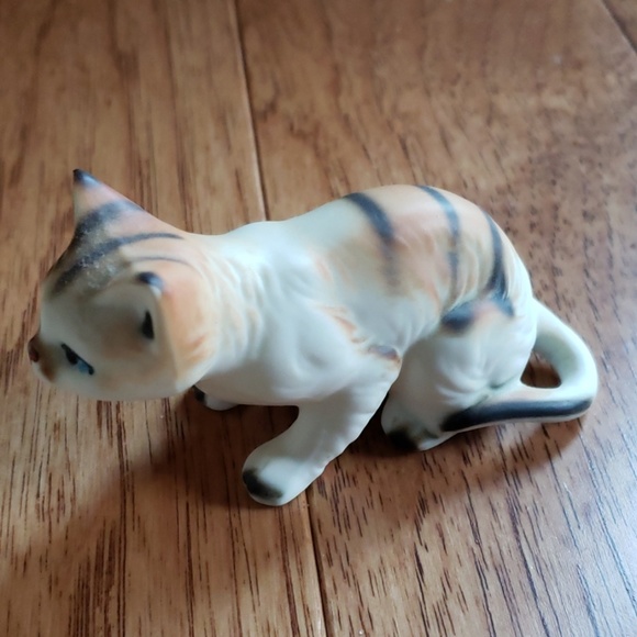 Set of Three Cat Figurines - Picture 3 of 8